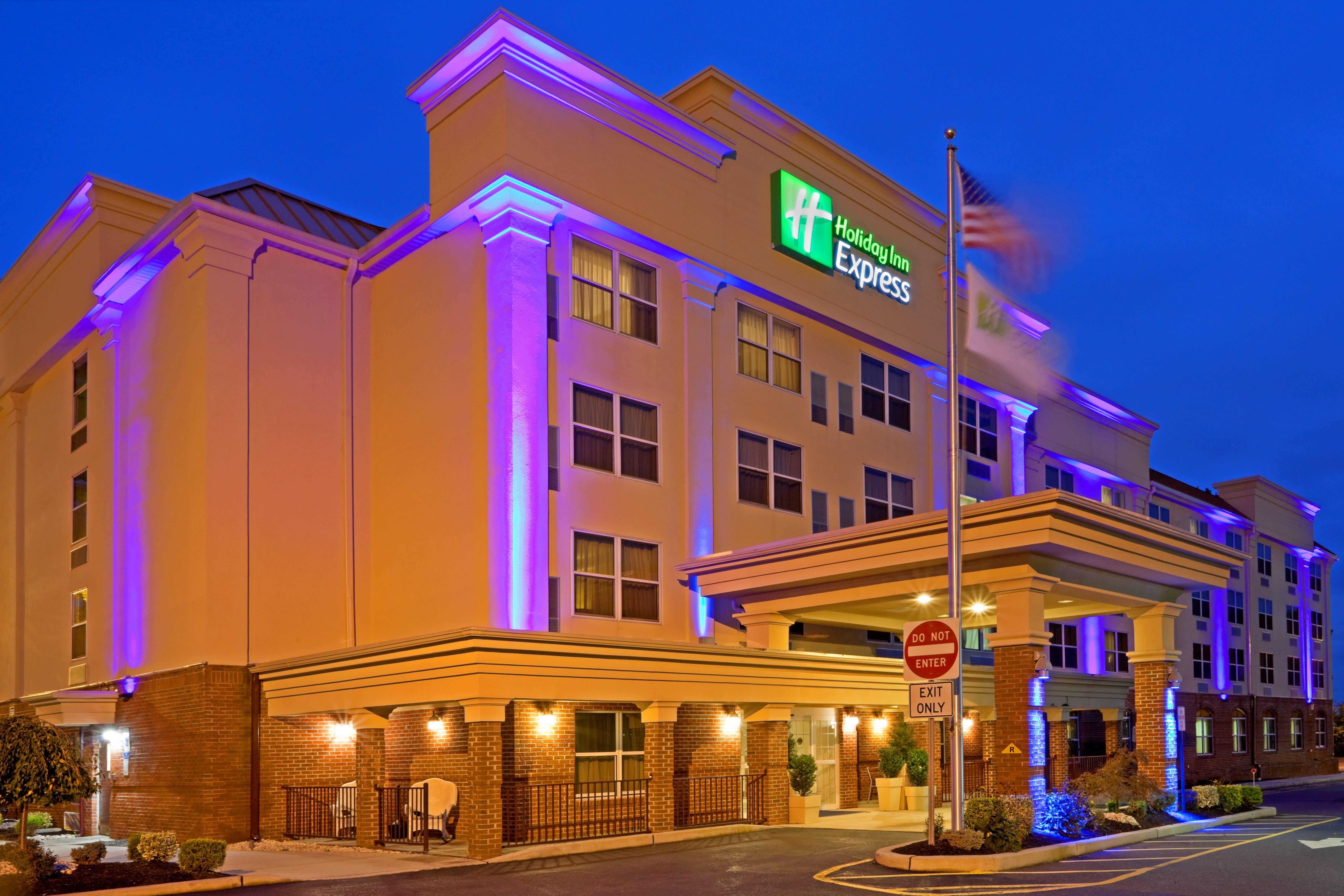 Holiday Inn Express Woodbridge By Ihg Avenel Exterior foto