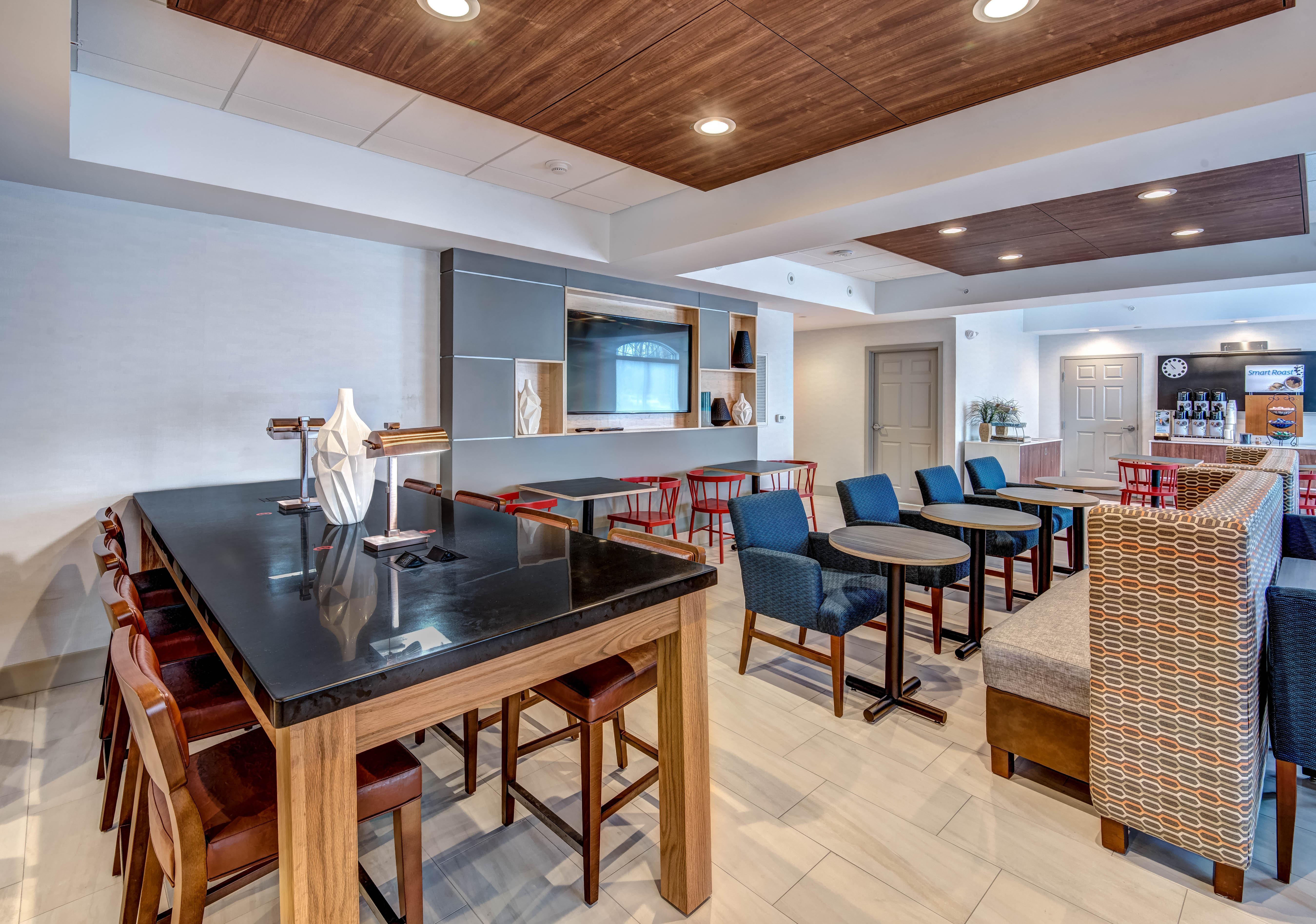 Holiday Inn Express Woodbridge By Ihg Avenel Exterior foto