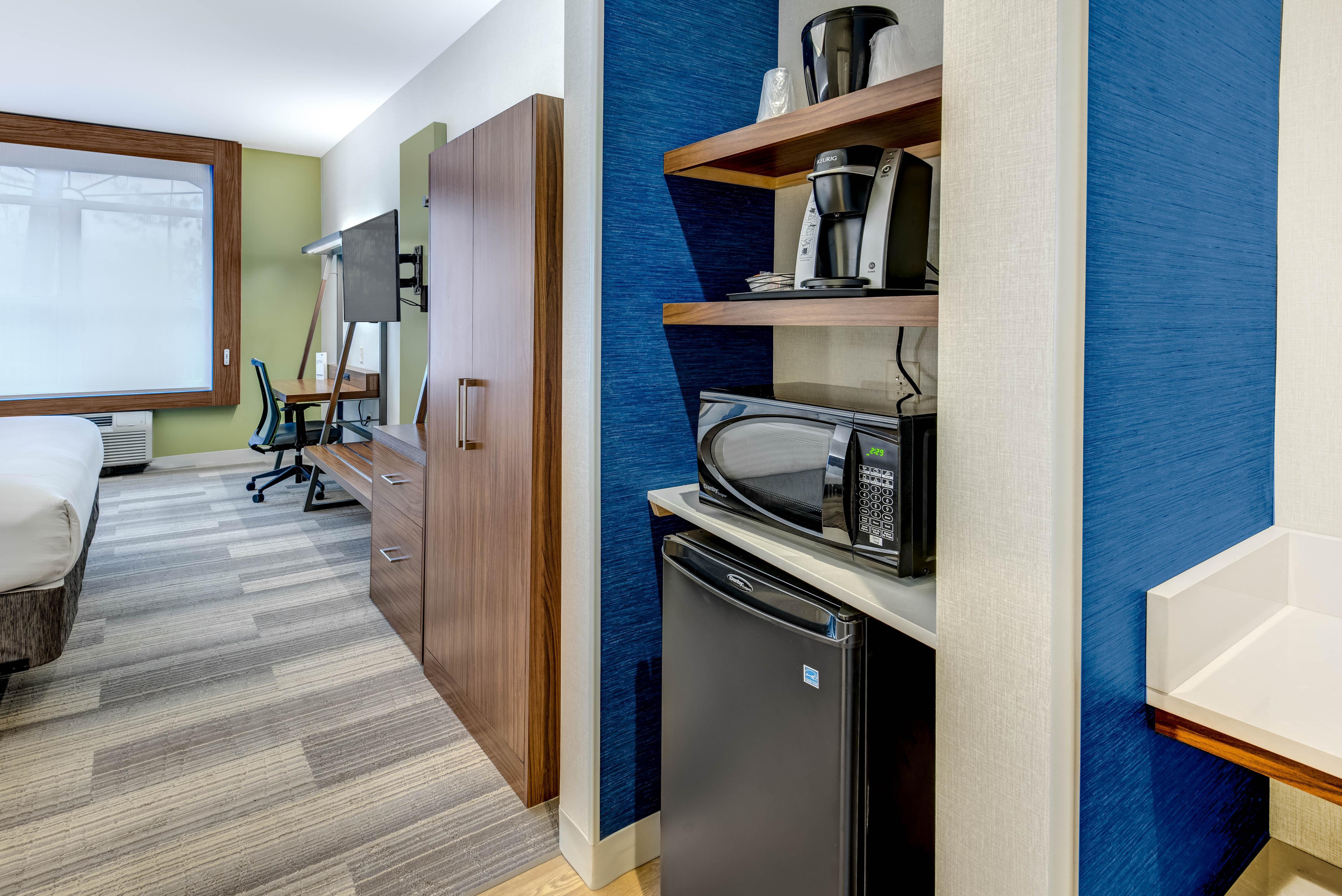 Holiday Inn Express Woodbridge By Ihg Avenel Exterior foto