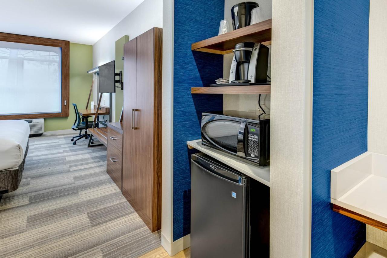 Holiday Inn Express Woodbridge By Ihg Avenel Exterior foto