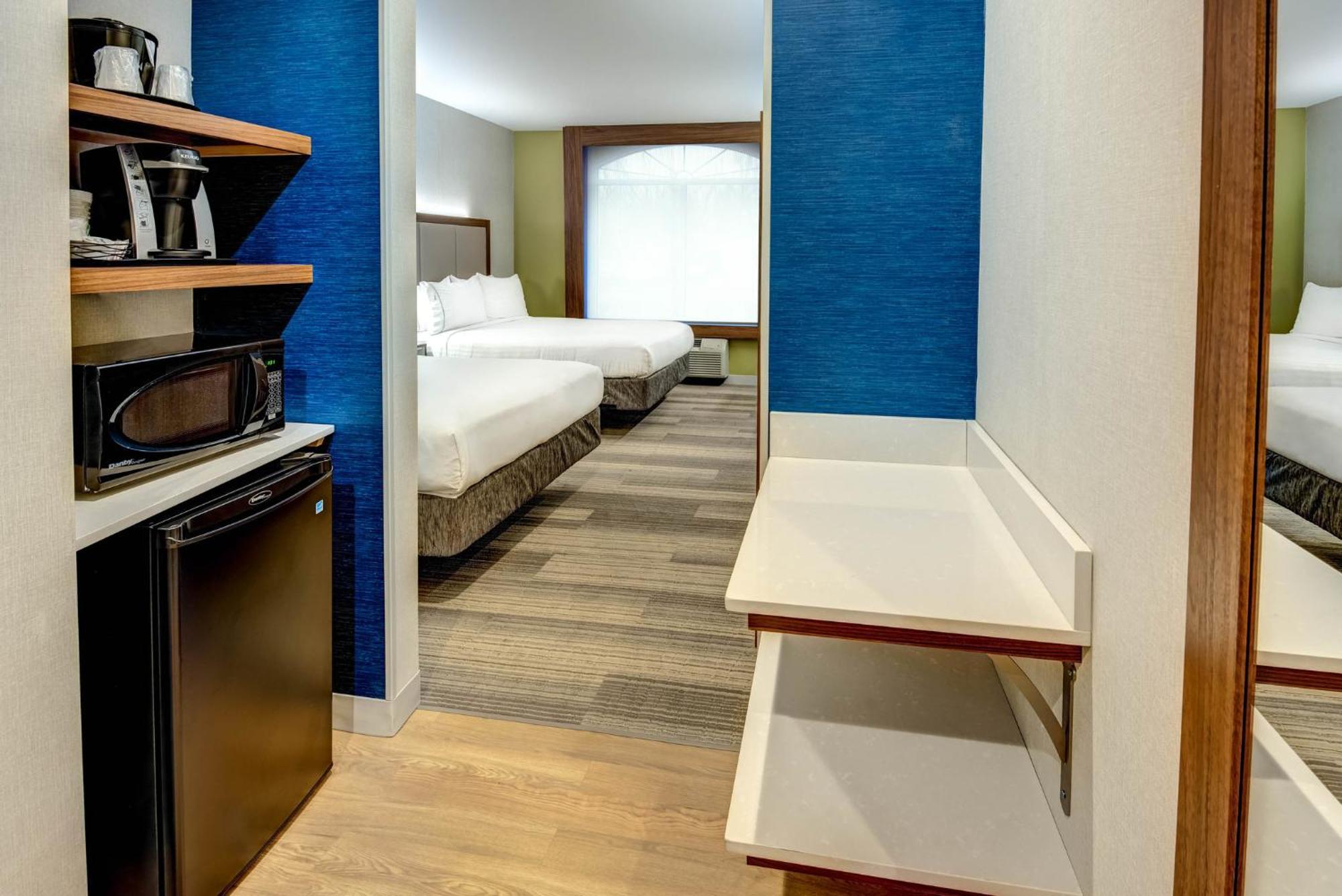 Holiday Inn Express Woodbridge By Ihg Avenel Exterior foto