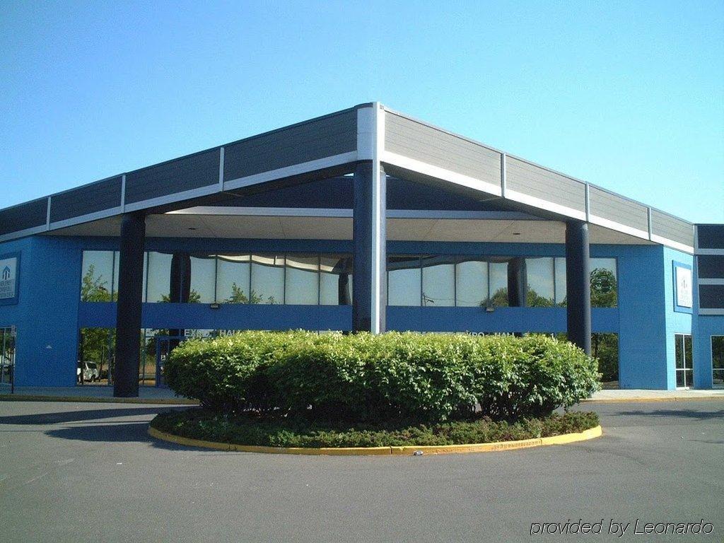 Holiday Inn Express Woodbridge By Ihg Avenel Exterior foto