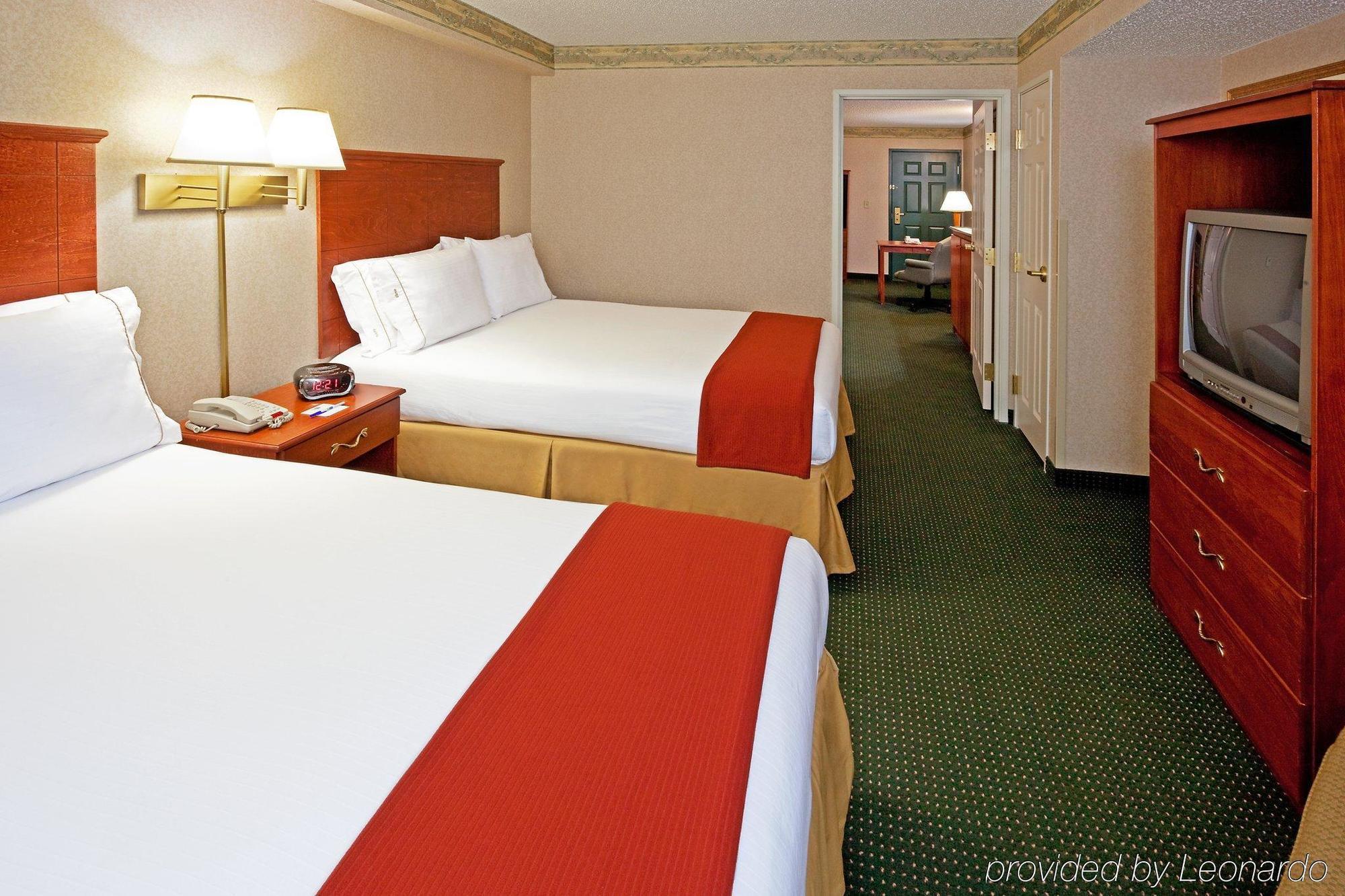 Holiday Inn Express Woodbridge By Ihg Avenel Exterior foto